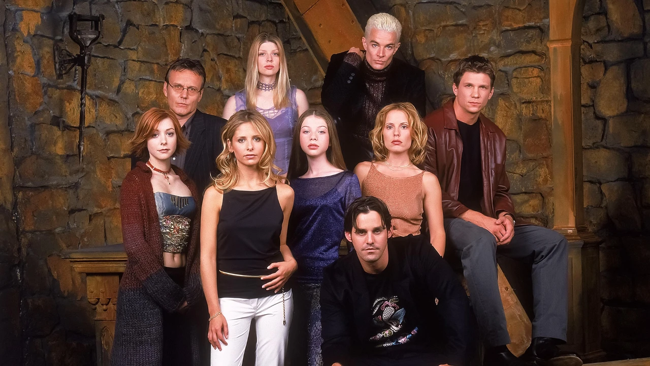 Reboot de Buffy contre les vampires : qui sera la nouvelle Tueuse ? Selon le site Deadline, Ryan Kiera Armstrong incarnera la nouvelle Tueuse dans le pilote de la série, aux côtés de Sarah Michelle Gellar, l’interprète culte de Buffy contre les vampires dans la série originale.