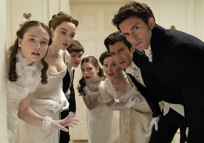 Netflix renouvelle La Chronique des Bridgerton, Les Quatre Saisons et bien d'autres ! Netflix vient d’annoncer une vague de renouvellements, et plusieurs titres auront bien droit à une ou plusieurs saisons supplémentaires.Voici la liste des séries qui reviendront bientôt sur la plateforme 👇